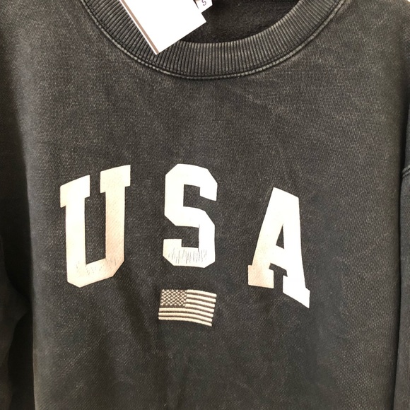 Brandy Melville Lily USA Cropped Pullover - Picture 2 of 3